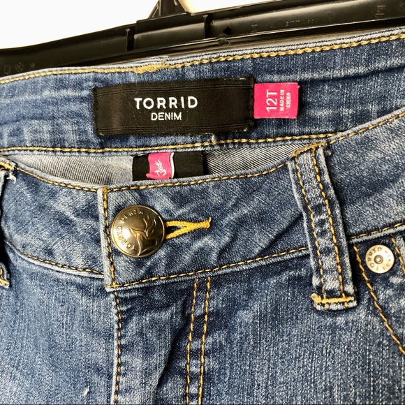 TORRID Jeans Curvy Fit - Picture 5 of 7